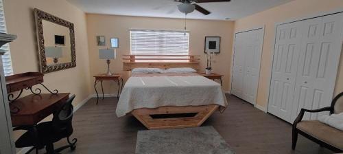 Doctor Phillips House | Master Suite Private Bathroom