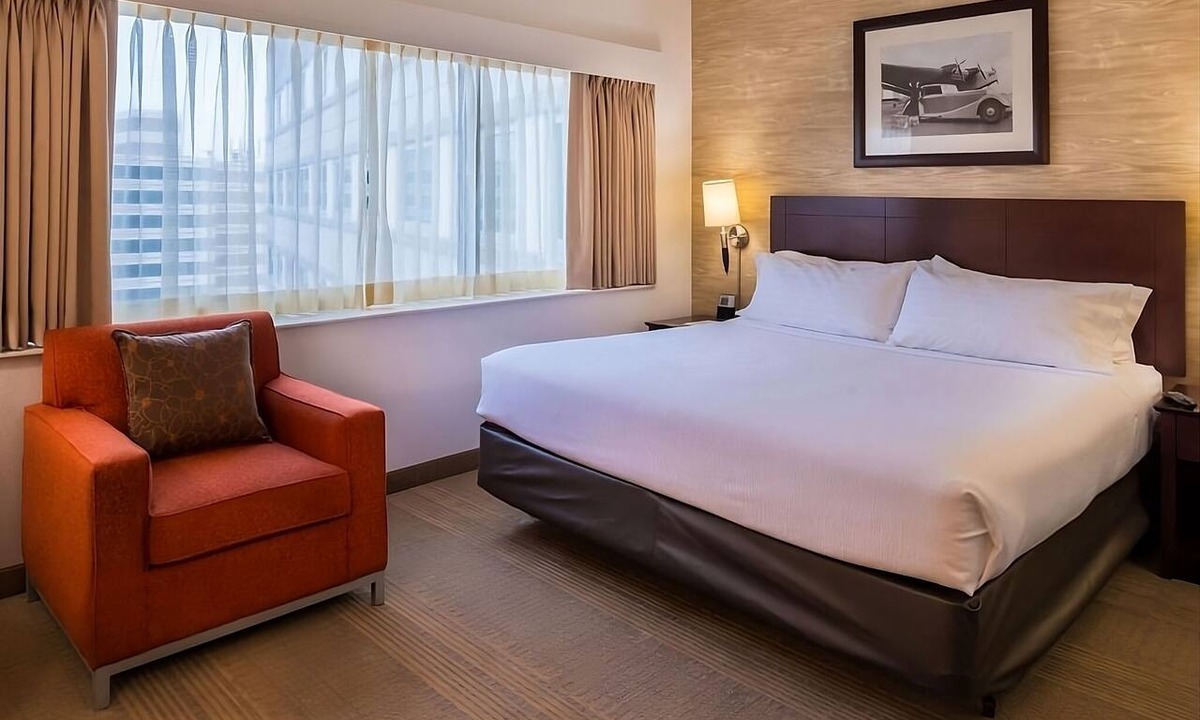 O'Hare Hotel | Maximum Comfort! w/Complimentary Airport Shuttle Service, Pets are Welcome!
