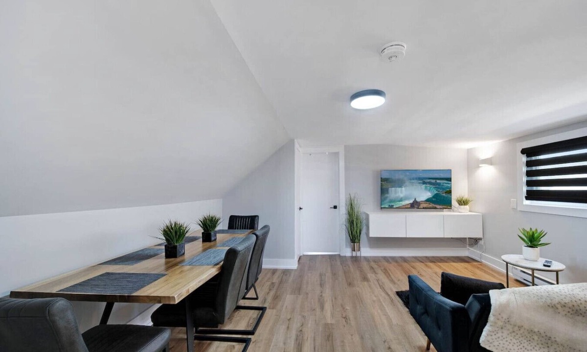 Welland Apartment | Modern 1 Bdrm|Laundry|BBQ|Deck