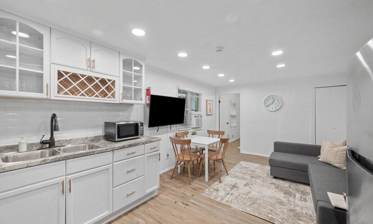 Bakerstown Apartment | Modern and Quiet 1 Bedroom Apt in Gibsonia/Pittsburgh