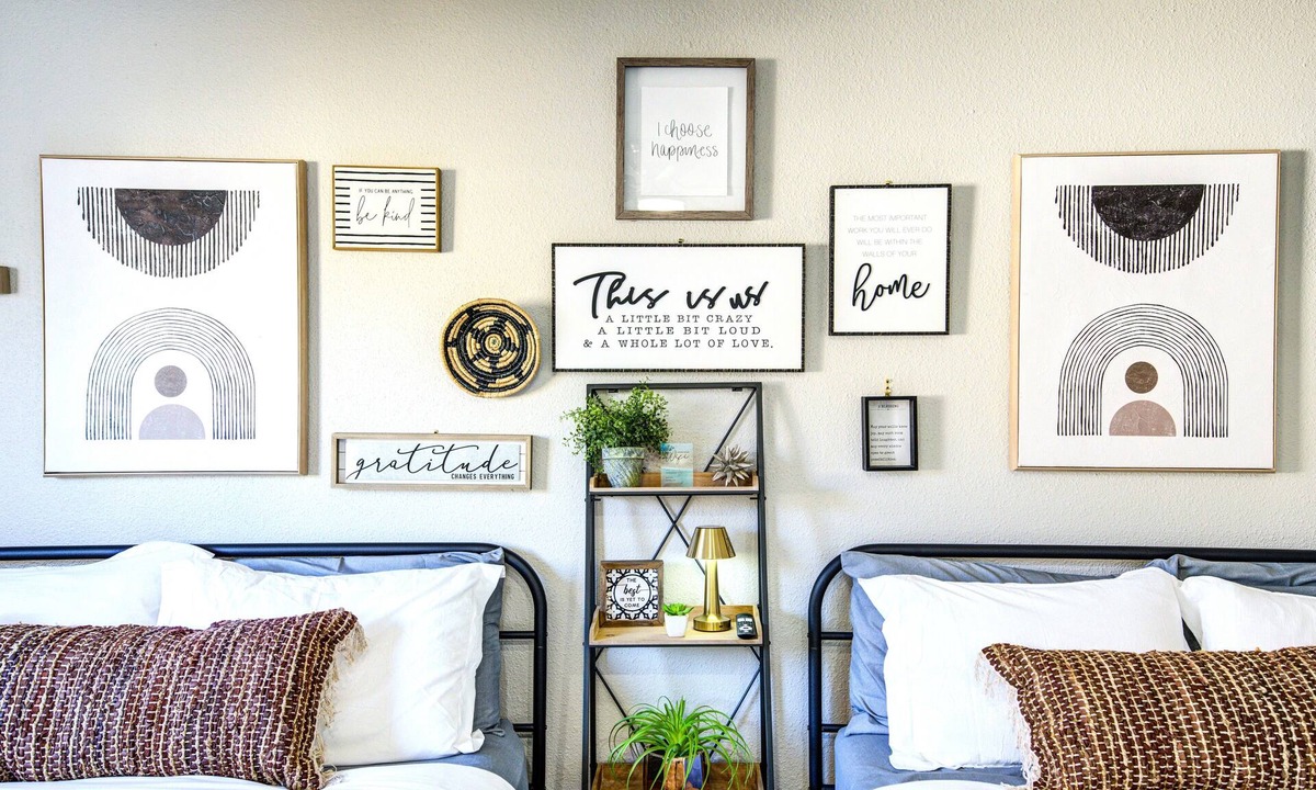 Northside House | Modern Boho Retreat W/3 Spacious Bedrooms +3Bathrooms +Garage