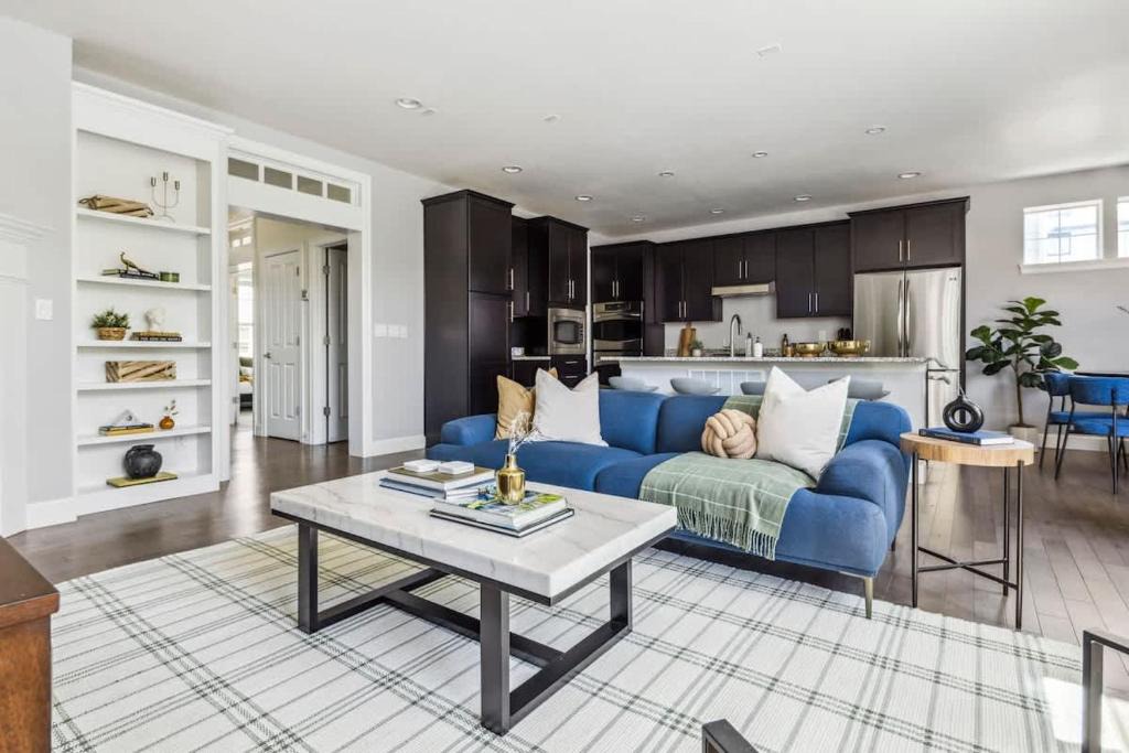 Stapleton House | Modern Elegance - Pool Table - Walkable Area