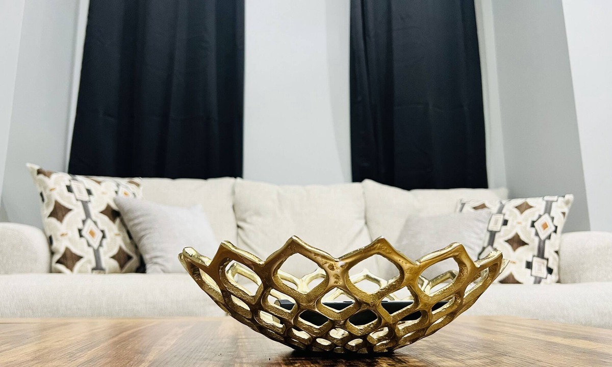 North Lawndale House | MODERN HOME: 4BD & 3 FULL BATHS, WFH Setup, Public Transit, 15 Mins to Downtown!