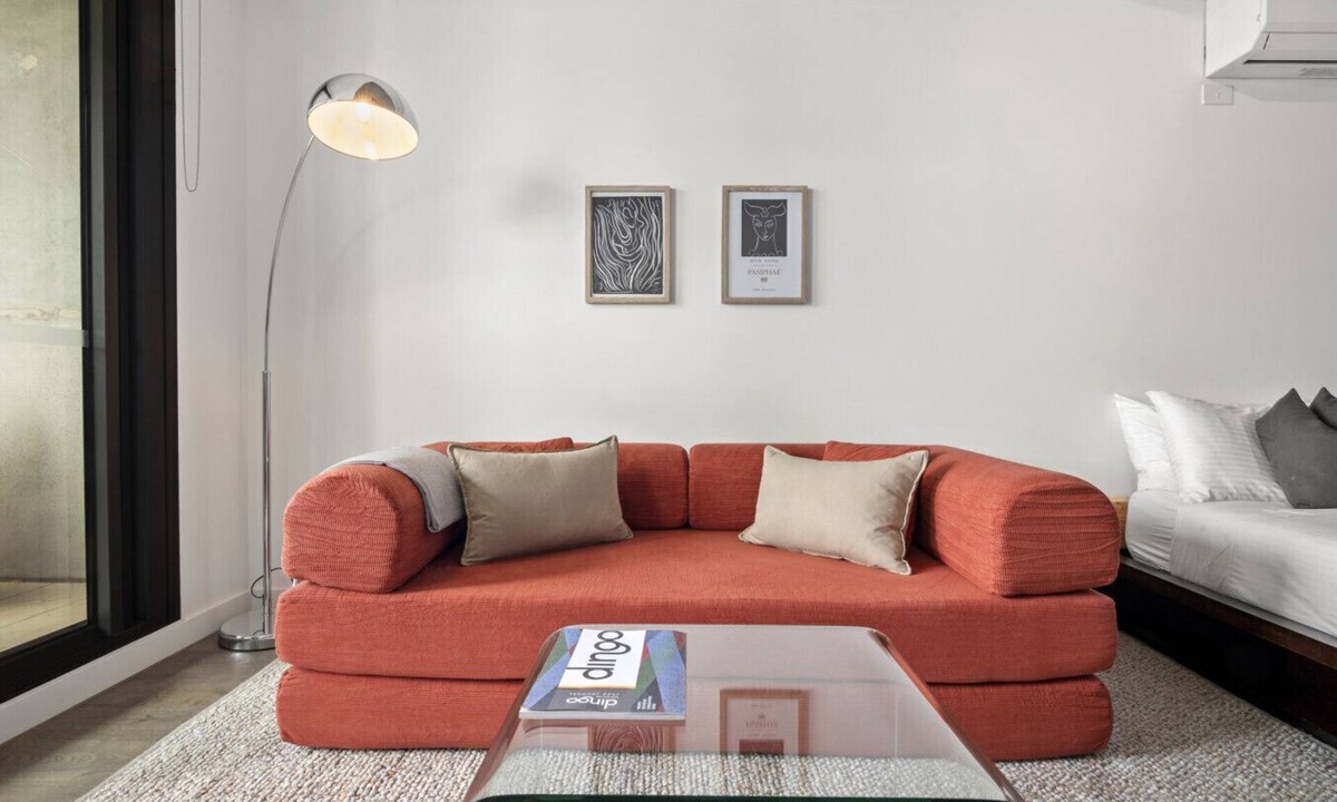 Collingwood North Apartment | Modern, Industrial Hideaway