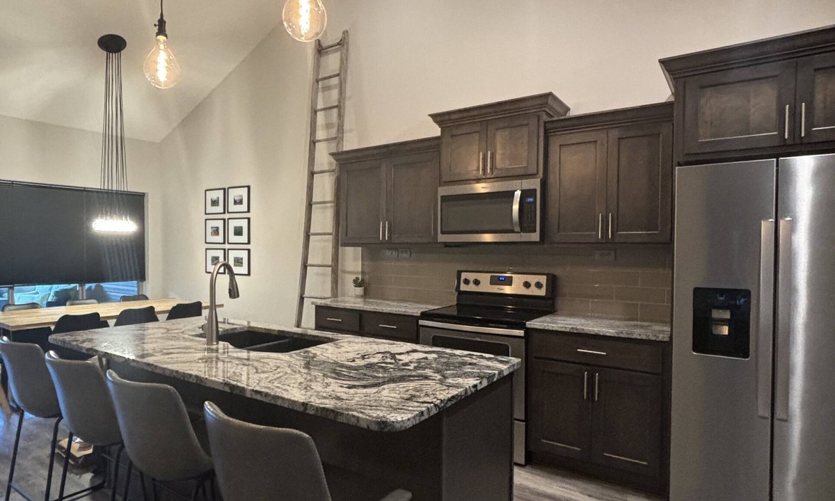 Lincoln House | Modern Luxury Townhome - Sleeps 10