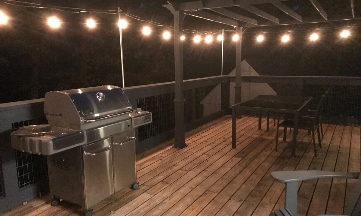 Castle Glen Estates House | Modern/rustic chalet steps from the Bruce Trail and amazing road riding.