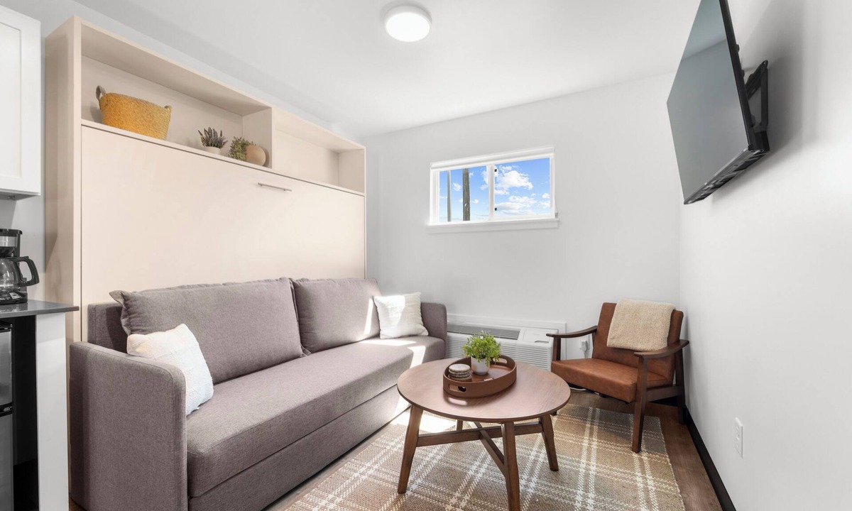 Cedar Falls Apartment | Modern Studio in Cedar Falls