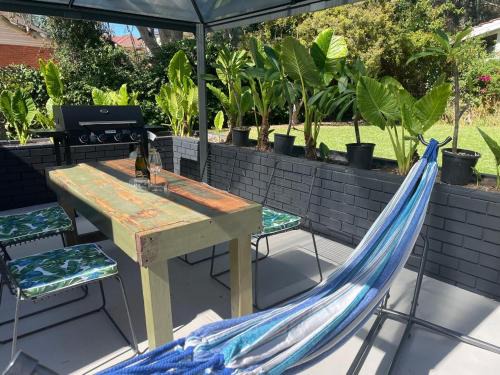 Athelstone Apartment | Modern studio with private patio