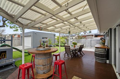 Mordialloc House | Mordialloc Coastal Escape Beach, Garden & Parking