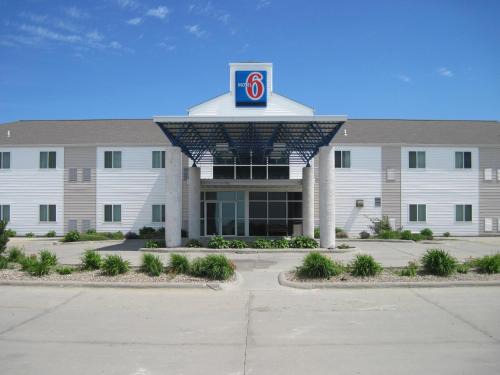 Avoca Hotel | Motel 6-Avoca, IA