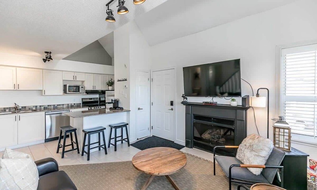 Craigleith Apartment | Mountain Peaks | Pool, Shuttle w/2 Patios