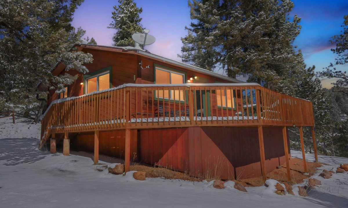 Rainbow Valley Cabin | Mueller State Park Cabin | Deck | Sleeps 6