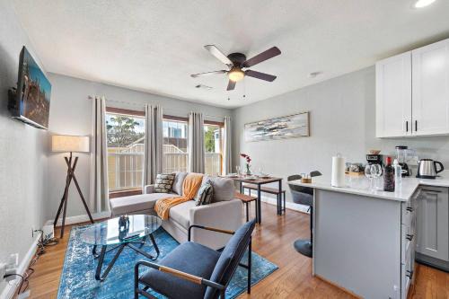 MacGregor Apartment | Museums Med Center Flat Games WiFi Fire Pit BBQ