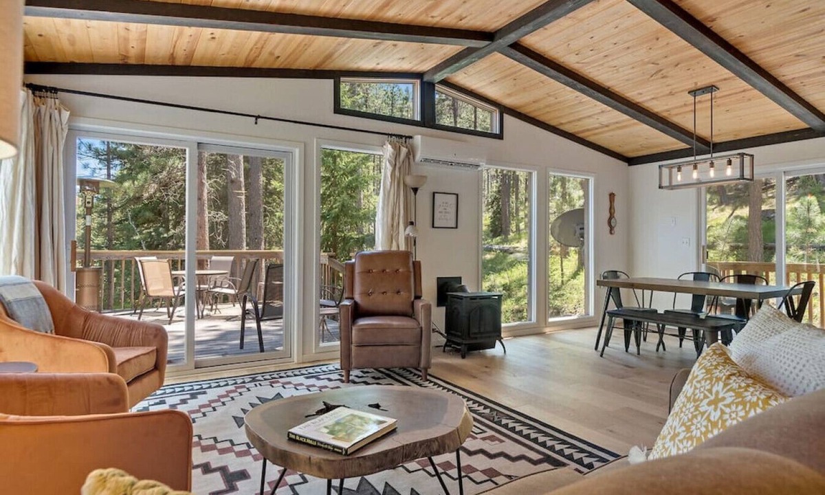 Custer Cabin | Nature Stay with Views Like No Where Else