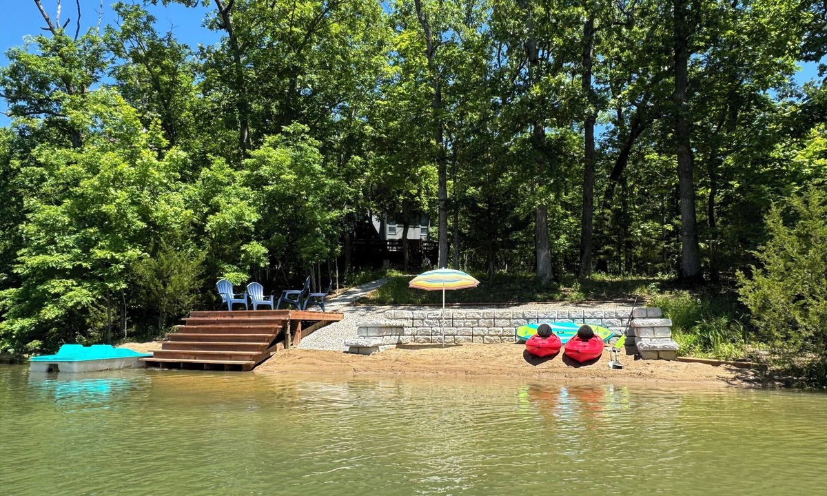 Innsbrook Ski Chalet | !!! NEW LISTING!!! Lakefront Chalet with Private Beach on Beautiful Clear Water!