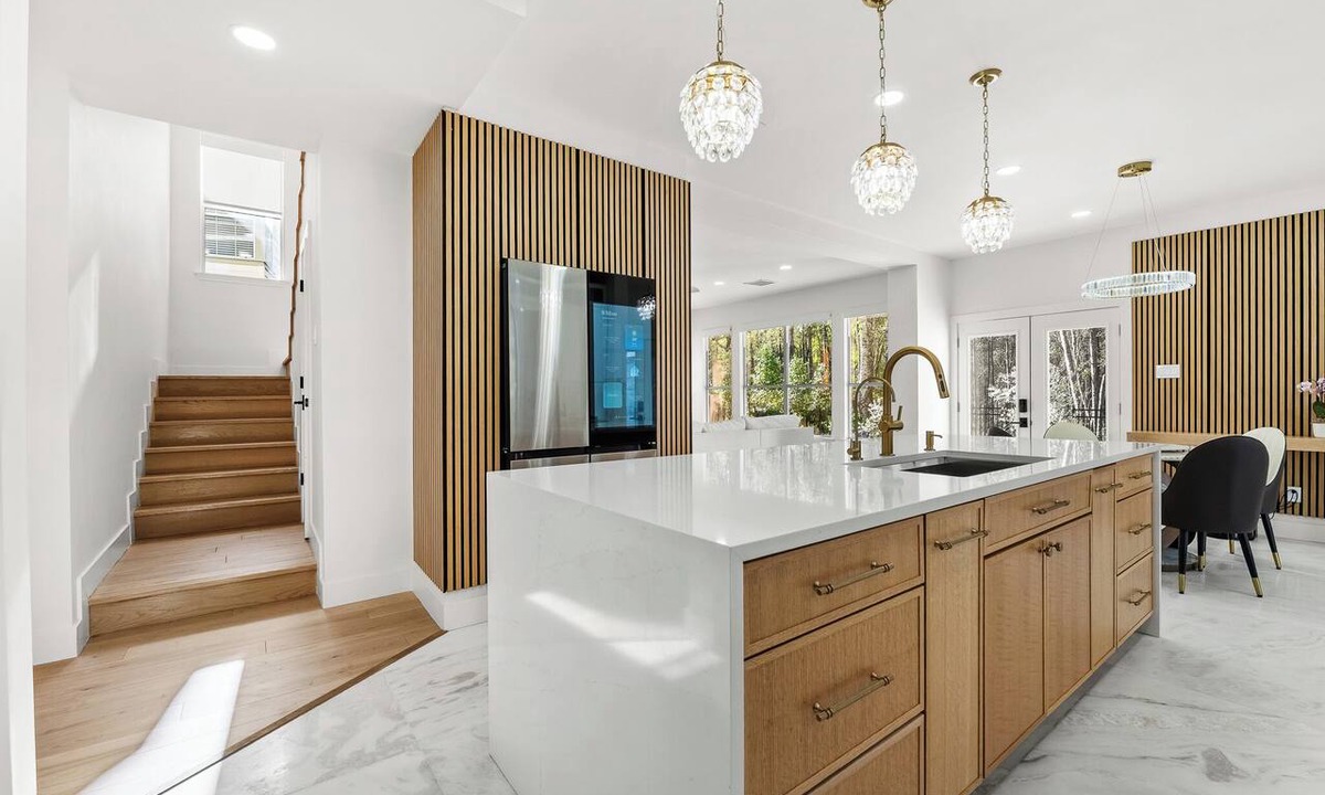 Alden Bridge House | New Luxe 5BR/4.5BA Pool Villa in The Woodlands