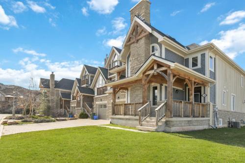 Craigleith Ski Chalet | Northwinds Ridge Chalet - Blue Mountain Fall Escape w Hot Tub