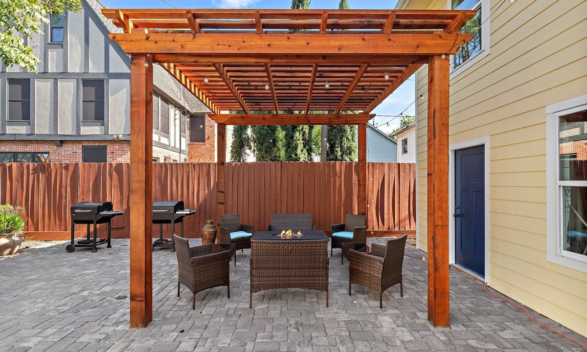 MacGregor House | Nr Med Center, Midtown, DT | Games | Patio BBQ