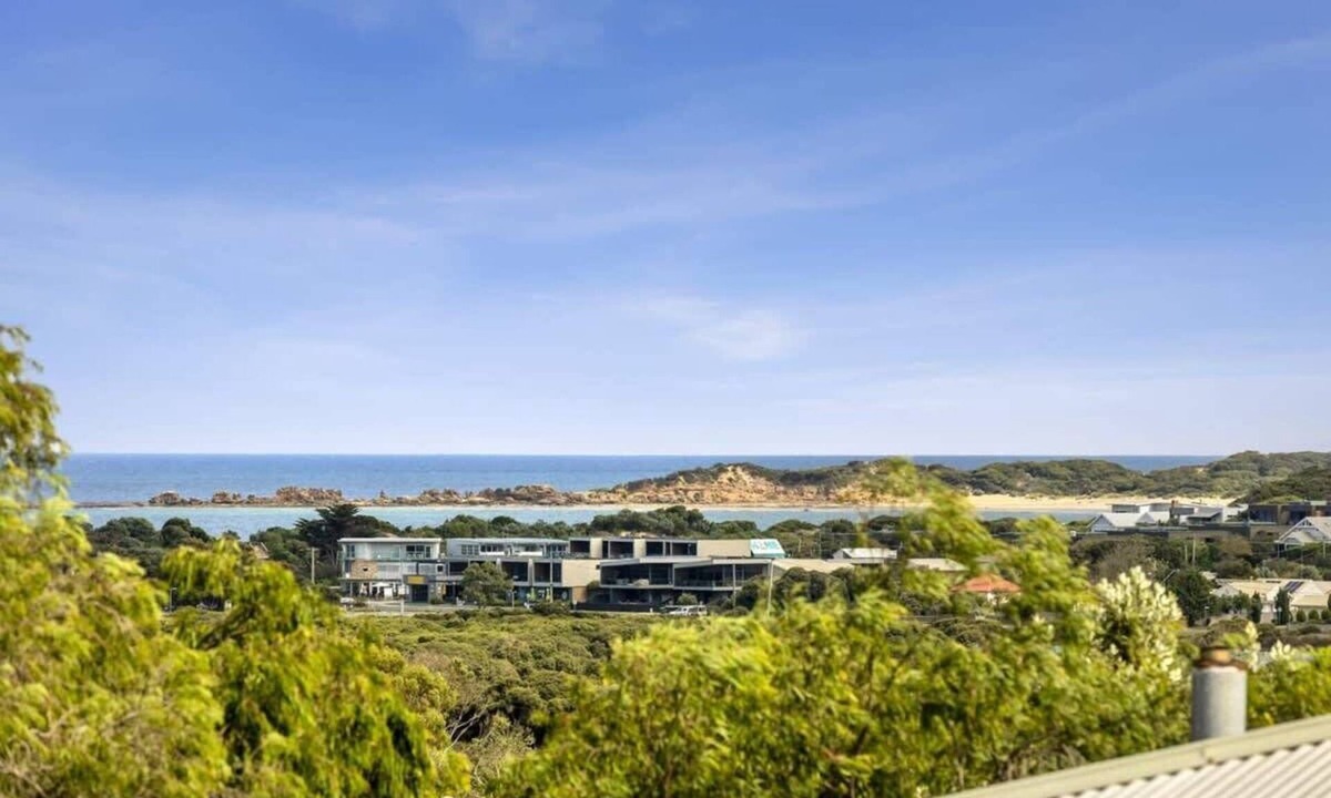 Anglesea House | Ocean View Retreat