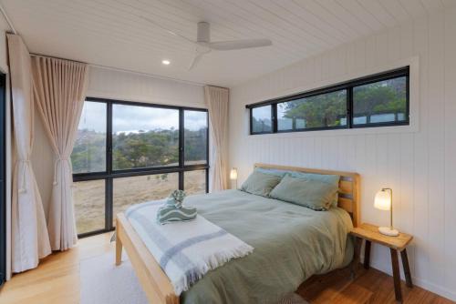 Tenterfield House | Off-Grid Farm Stay with Scenic Views