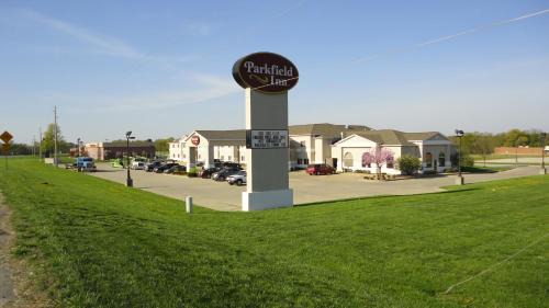 Clinton Hotel | Parkfield Inn - Clinton
