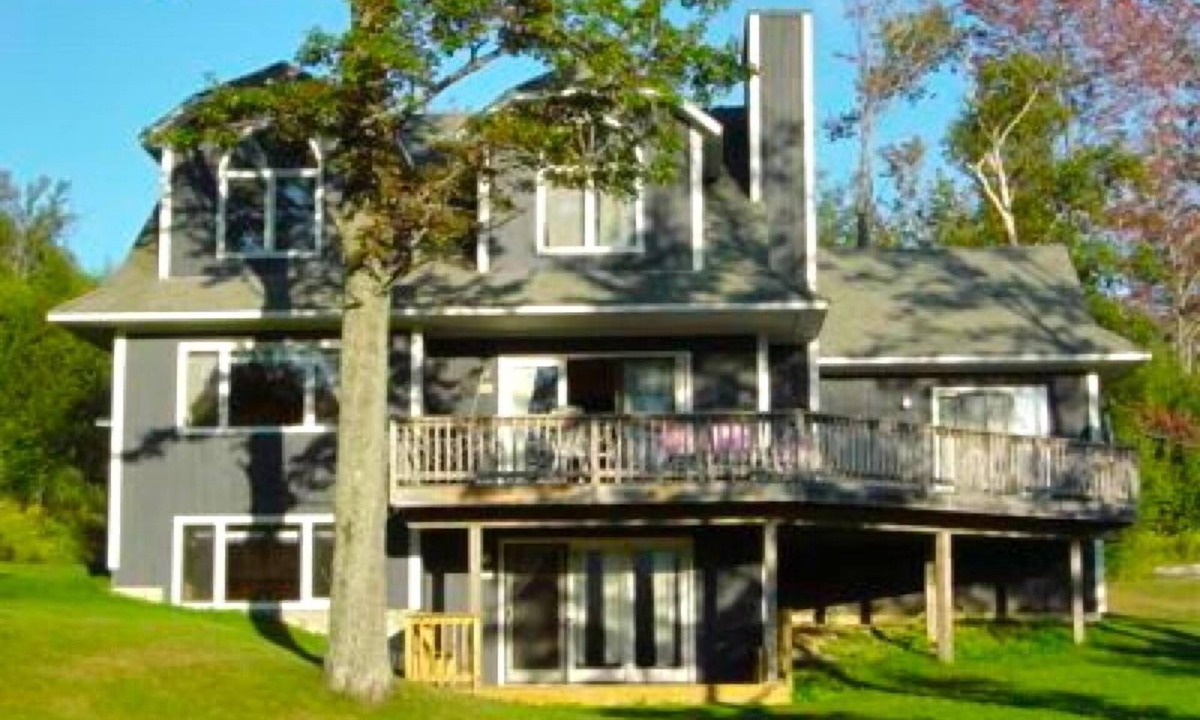 West Dover House | Partridge Run Ski House Hot Tub! Booking Fall, Winter Special Rates Available