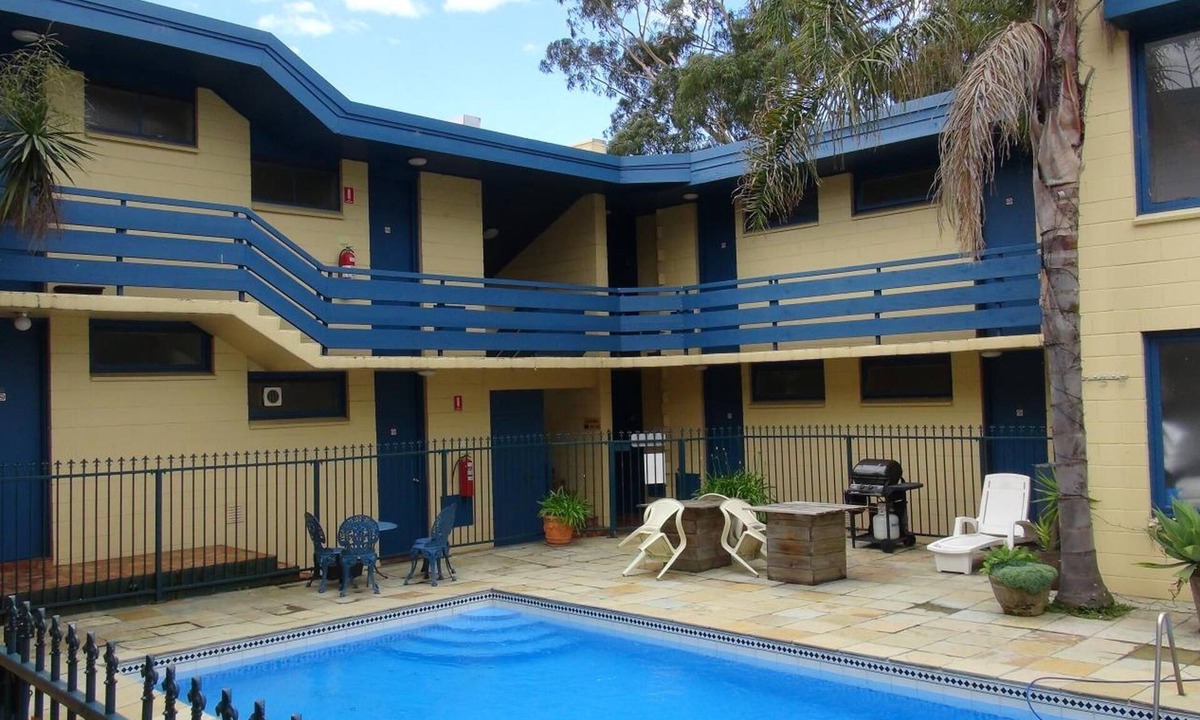 Kew Hotel | Pathfinder Motel