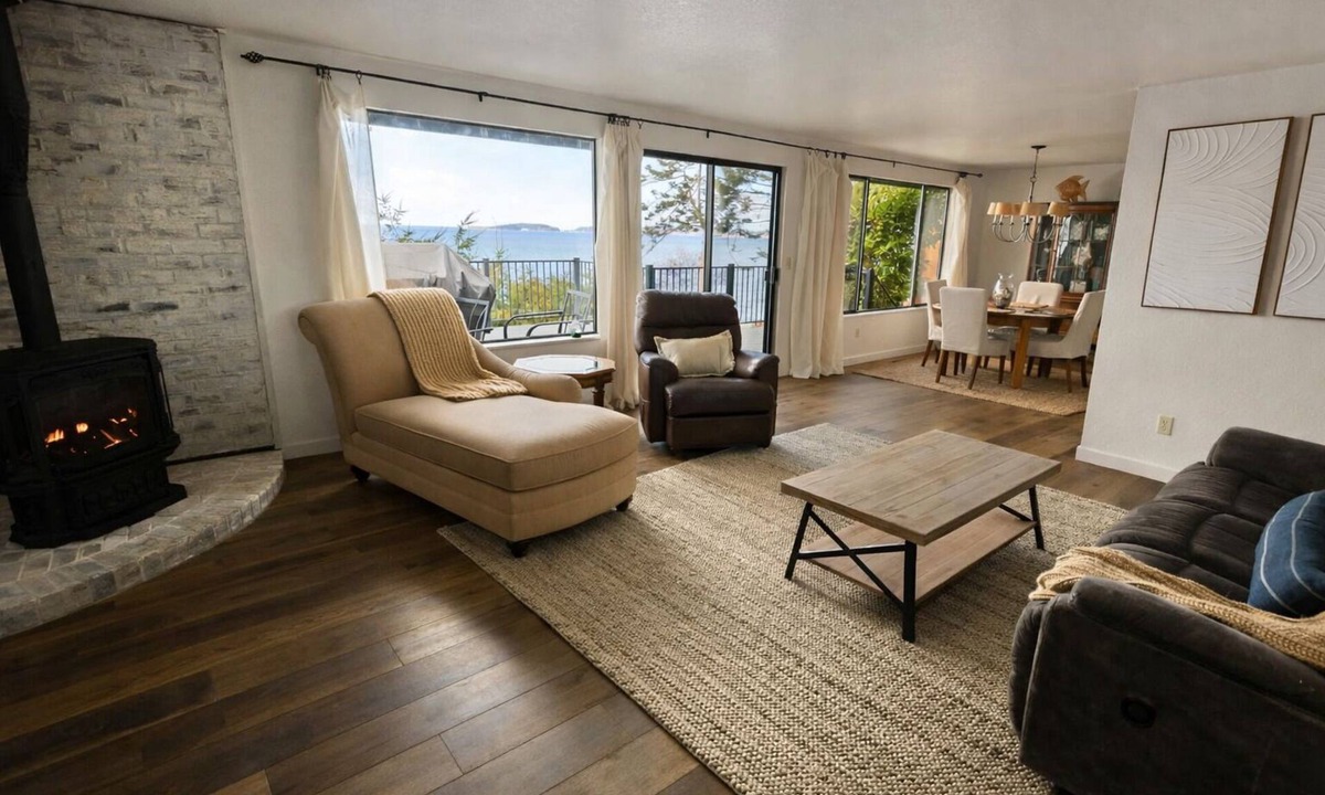 Coupeville House | Peaceful Waterfront Retreat - Private Deck and Sunset Views