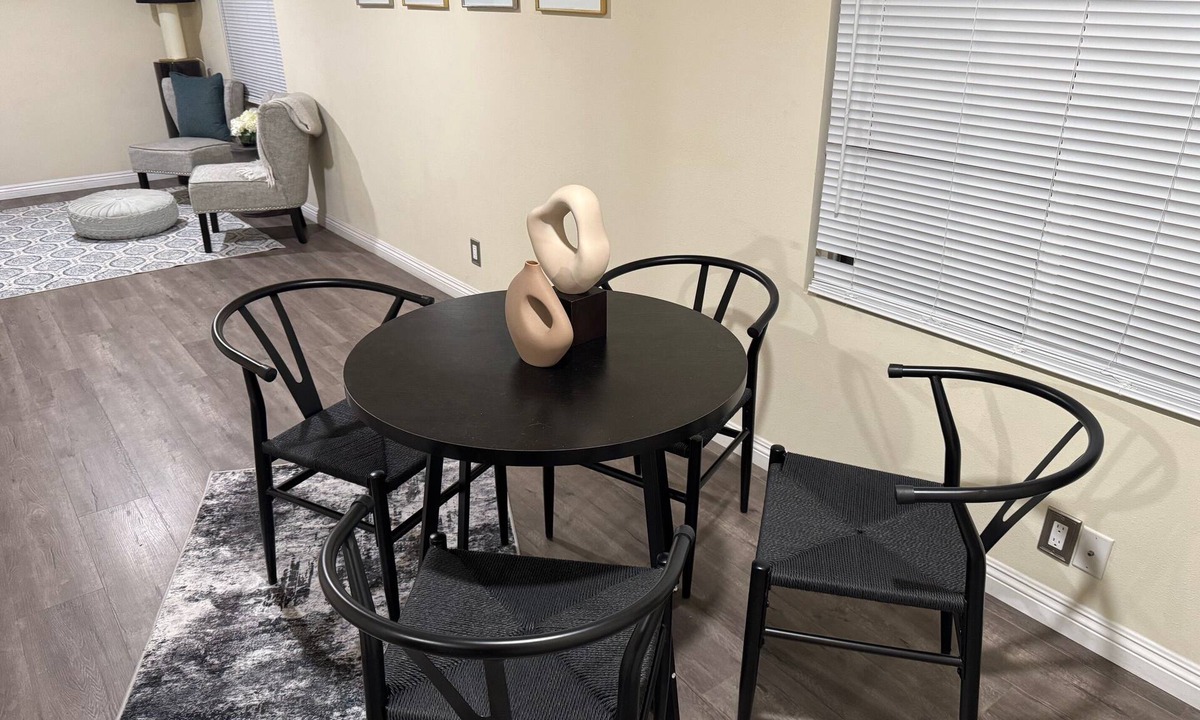 Mid Central House | Pet Friendly 2-bedroom house near Caltech, PCC