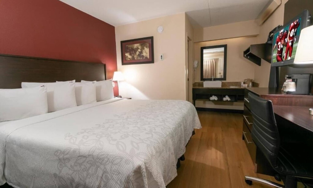 Columbus Hotel | Pet-Friendly 2-Room Stay Near Downtown Columbus & Major Attractions
