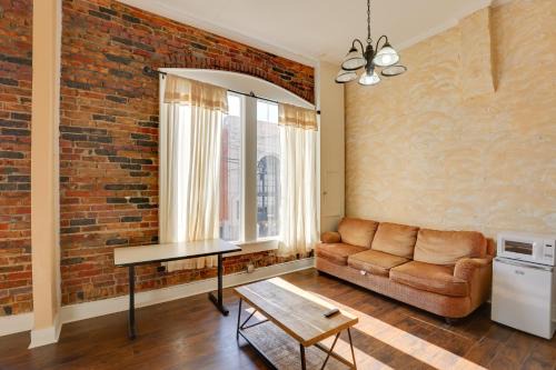 Marshall Apartment | Pet-Friendly Studio in Historic Dtwn Marshall!