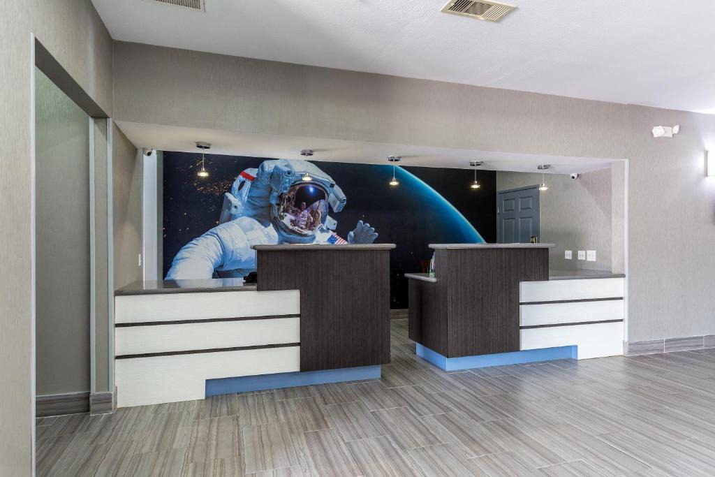 Webster Hotel | Platinum Inn & Suites Webster