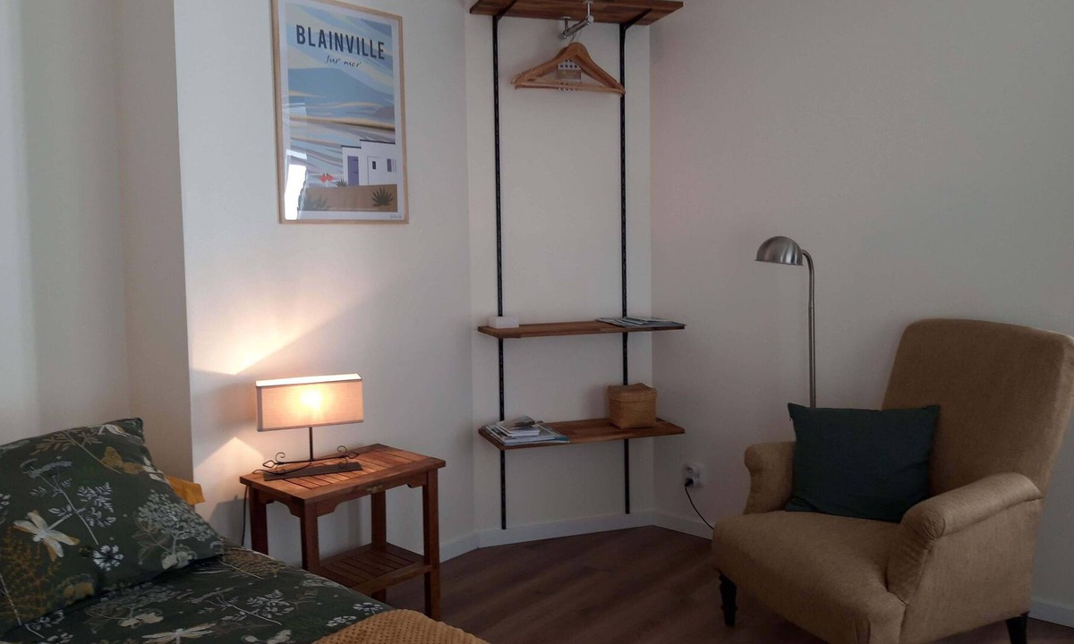 Coutances Bed & Breakfast | Pleasant independant Bedroom