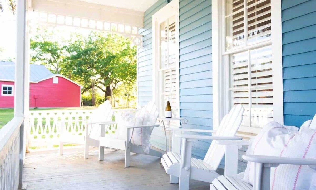 Round Top House | Porch + Fire Pit = Perfect Girl’s Escape Near RT