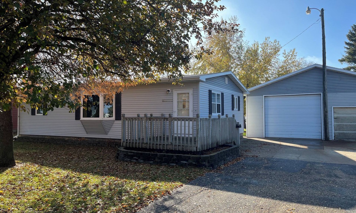 Devils Lake House | Private Lakeside Escape on Devils Lake