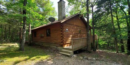 Eureka Springs Ski Chalet | Private Log Cabin #3 at Wisteria
