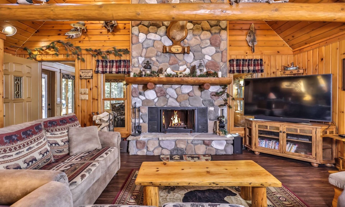 St Germain House | Private, log home on Little Saint Germain Lake with game room and dock!