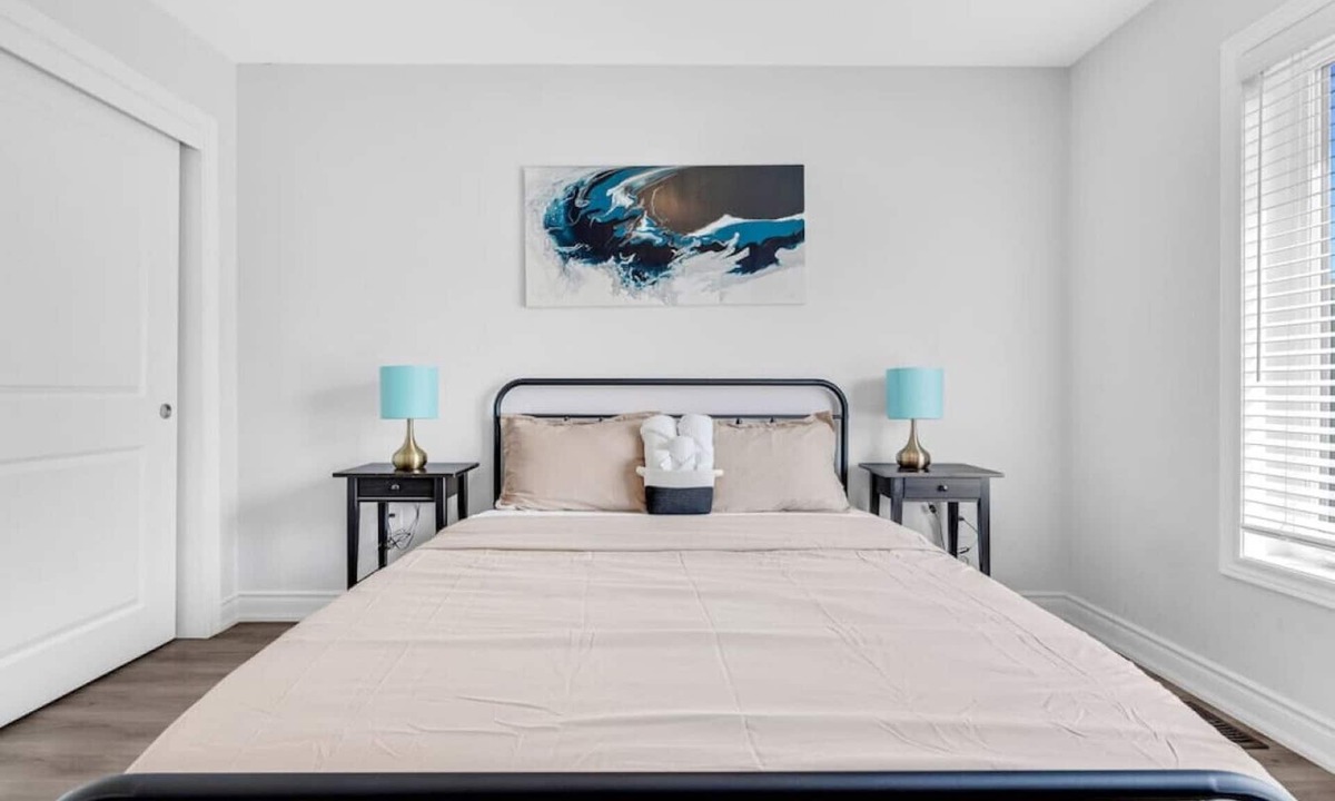 Cambridge House | Private Master Bedroom w/Lock