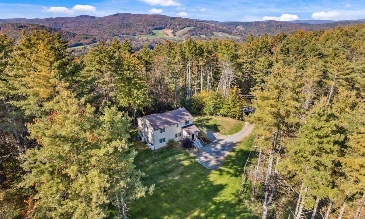 Quechee House | Quechee House with Dream Kitchen & Club Access