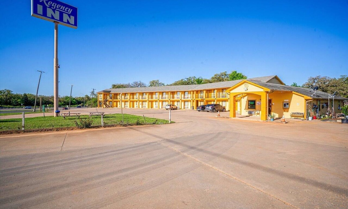 Rockdale Apartment | Queen Bed|Smoking|Rockdale TX