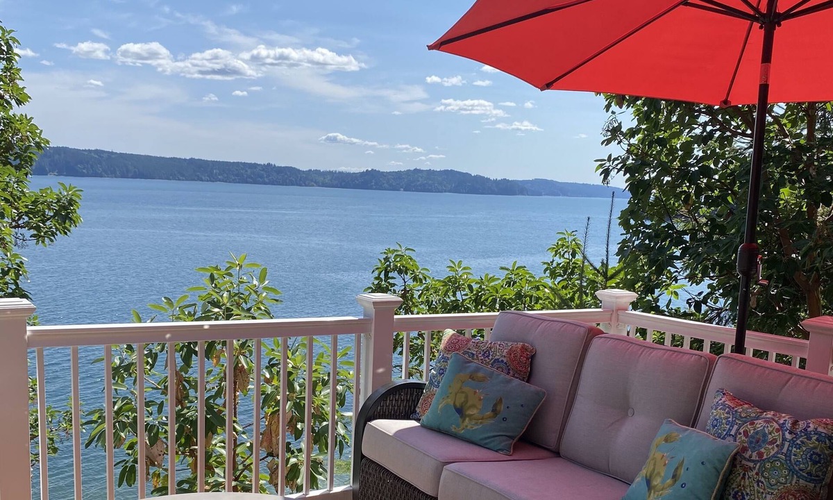 Brinnon Cottage | Quiet Waterfront Oasis with private beach