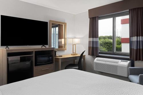 Cedar Rapids Hotel | Ramada by Wyndham Cedar Rapids South