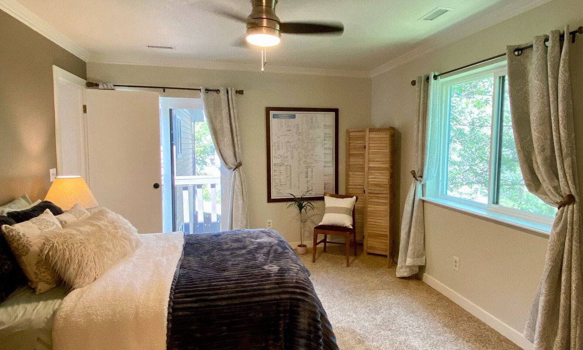 Gunbarrel Condo | Recently Remodeled Long Term Stay in Beautiful Location