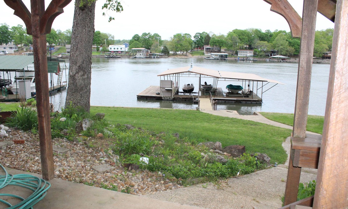 Climax Springs House | Relax, just 3 steps to the lake! Great Outdoor space. Dock with boat parking.