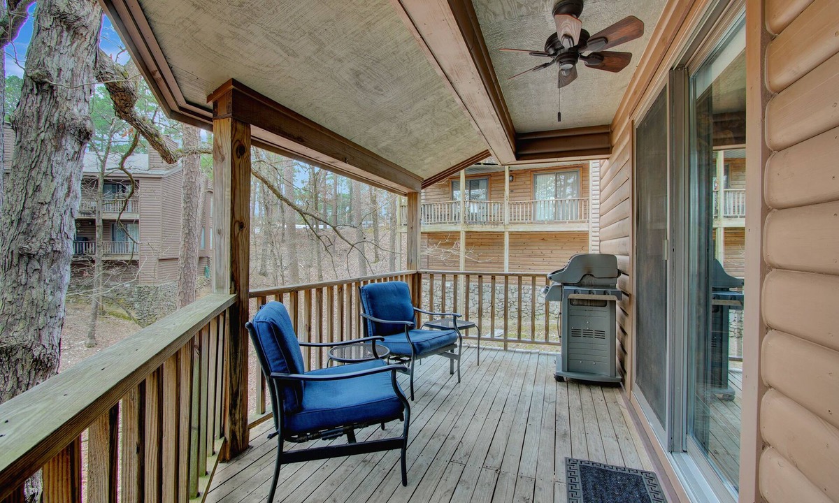 Mount Ida Condo | Relaxing Pines/12DPC Hosted by LOVR