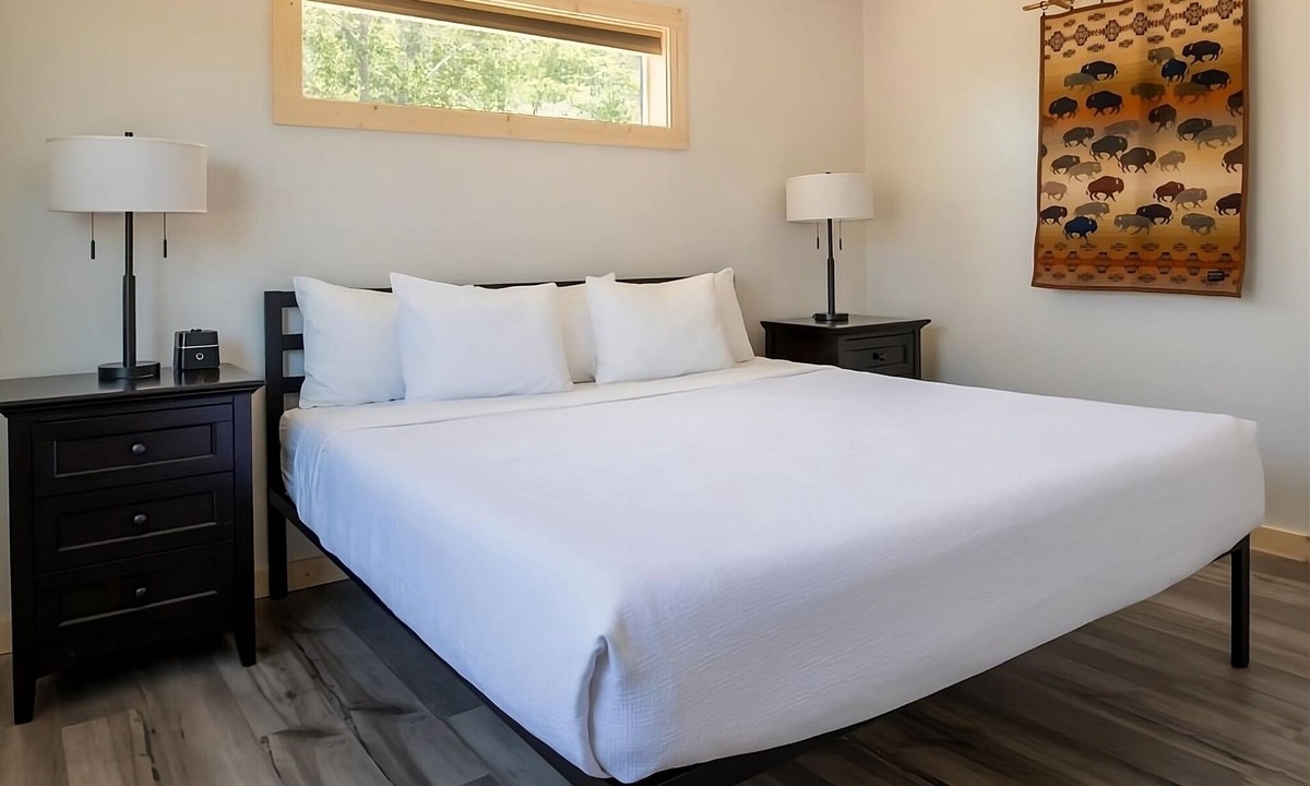 Boardman House | Relaxing Riverfront Unit with Kitchenette! FREE Parking, Outdoor Pool!