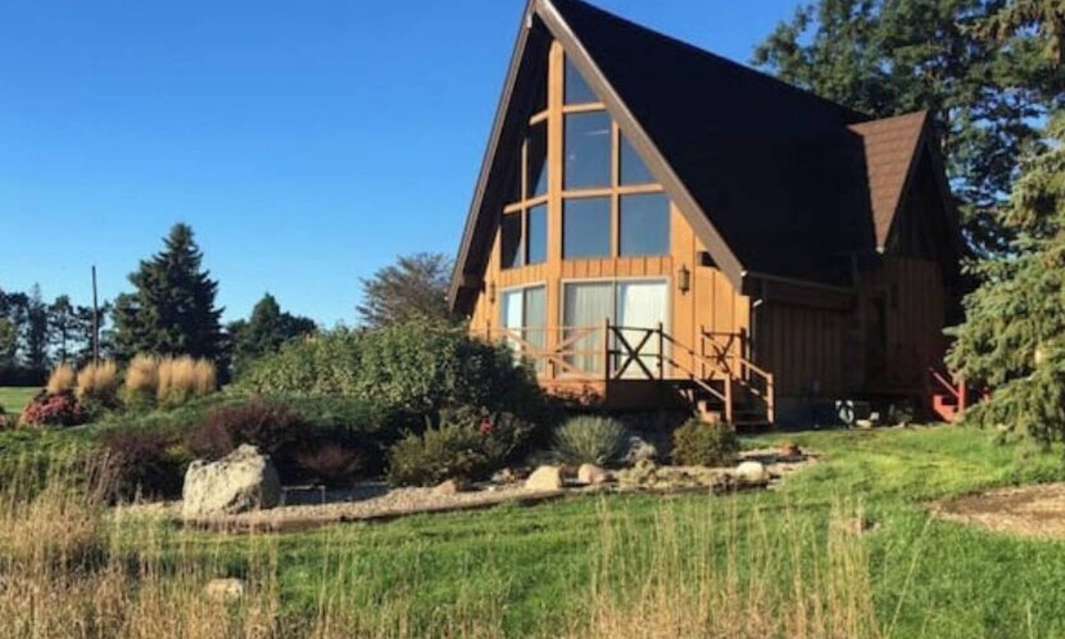 Canton House | Relaxing Riverview Cabin with Scenic Hot Tub