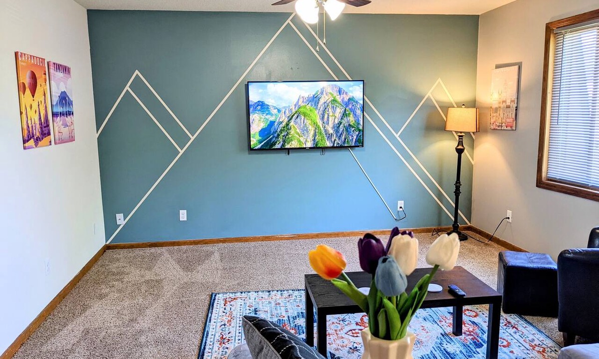 Council Bluffs Apartment | Renovated 2-bed apt, right next to downtown Omaha