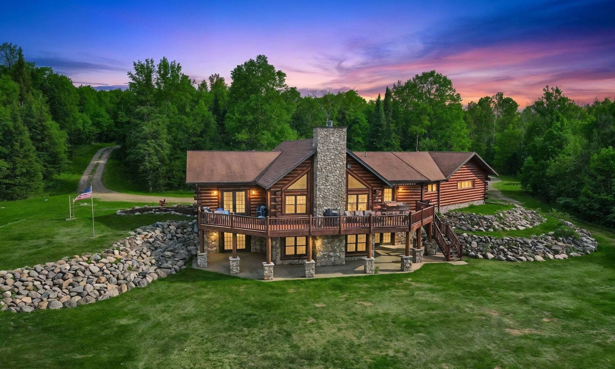 Butternut House | Riverfront Cabin for 12 | Firepit + Direct River Access + ATV Trails