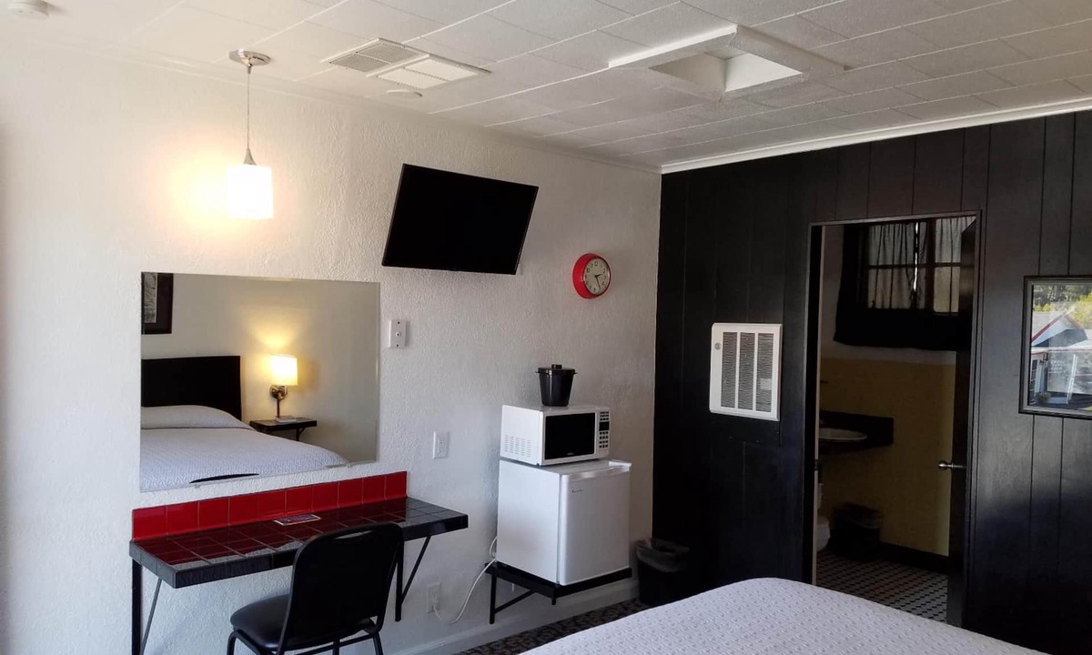 Custer Hotel | Rocket Motel